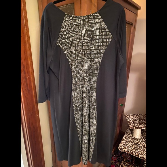 3-4 Sleeve Flattering Color block Dress 2X - Picture 2 of 4